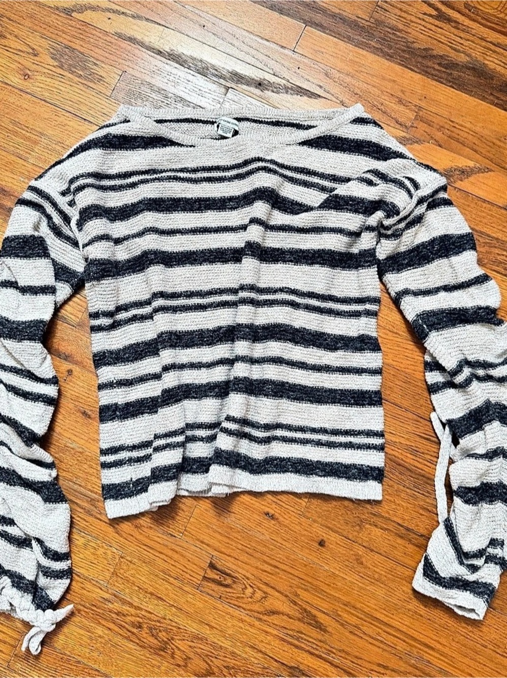 American Eagle Outfitters Striped Crewneck Sweater in White & Black Size XS